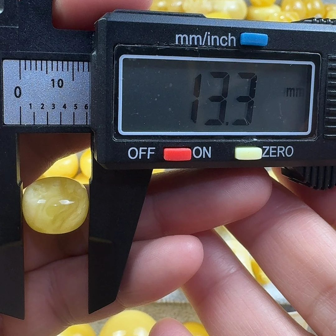 安***生蜜蜡未镶嵌裸石18