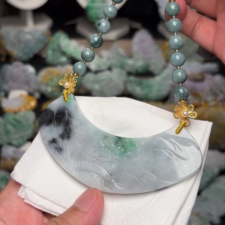 翡翠未镶嵌颈饰吊坠