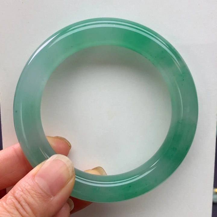 石英岩玉未镶嵌手镯