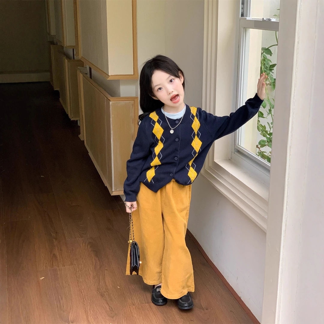 小思家2025秋季新款女童洋气毛衣开衫卡通打底衫灯芯绒休闲裤套装