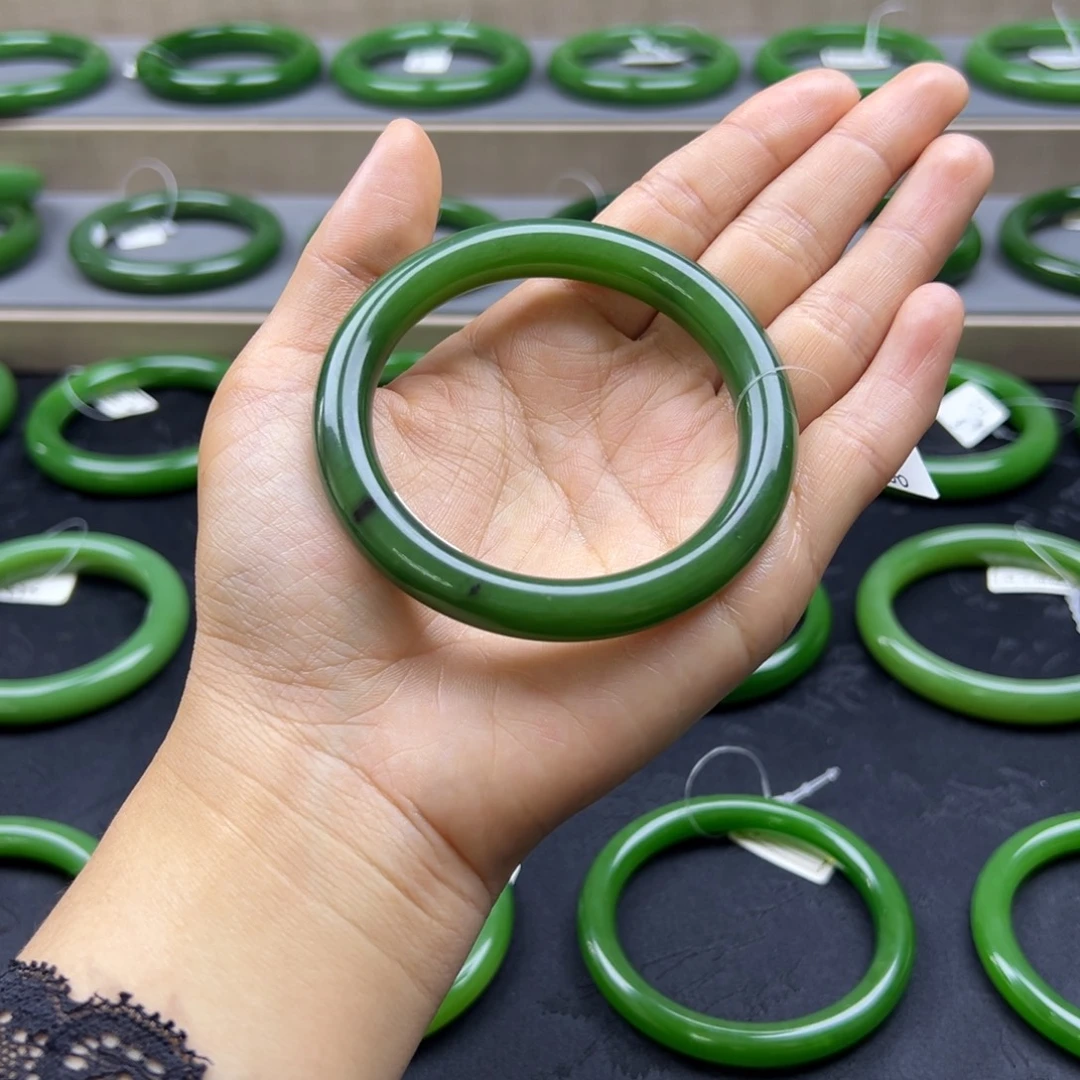 和田玉（碧玉）未镶嵌手镯