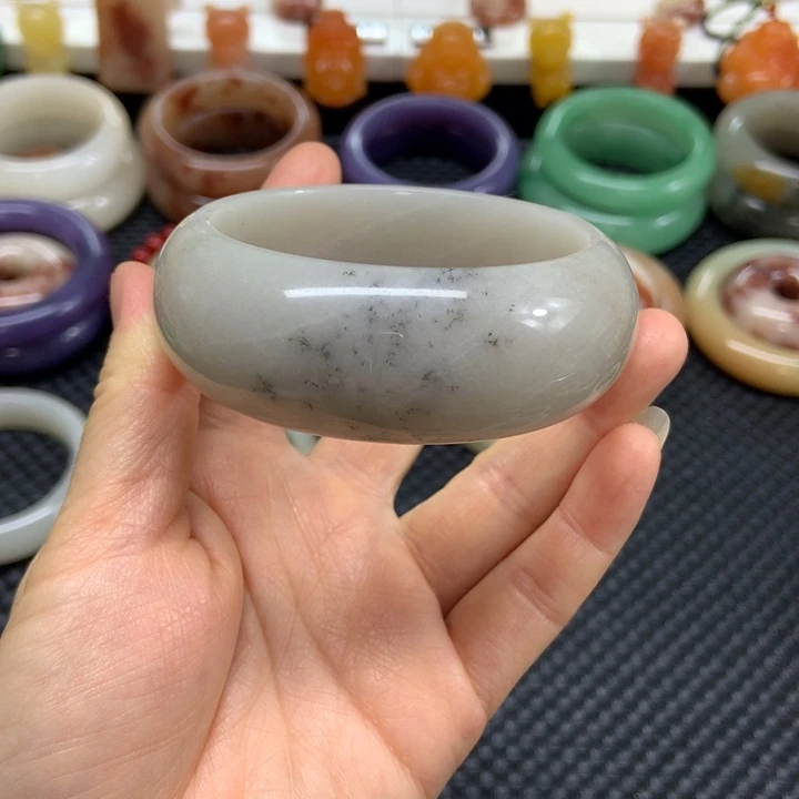 石英质玉未镶嵌手镯