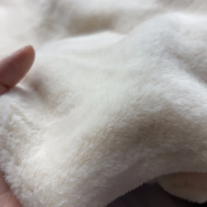 混纺米色仿兔毛1米。