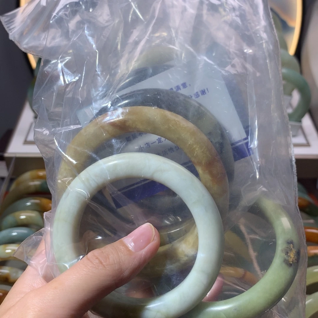 【闪购商品】蛇纹石玉手镯未镶嵌M****⁹