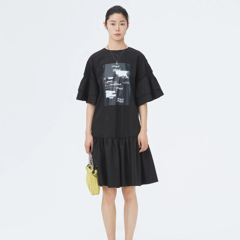 sdeer圣迪奥女装时尚休闲圆领字母抽褶不规则短袖连衣裙S22281241