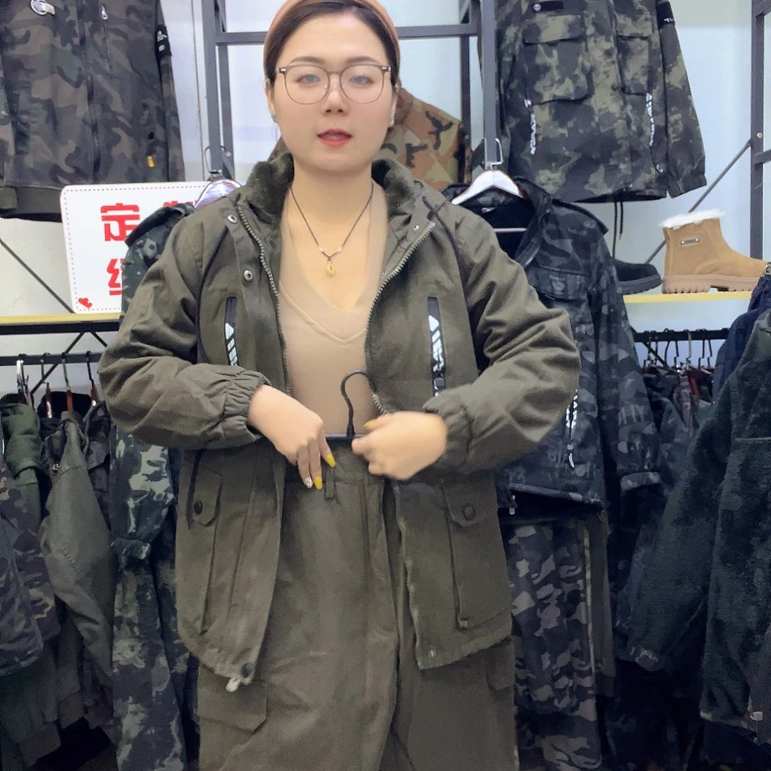 军绿色加棉套装110斤左右的或者是120斤以内的小个子款