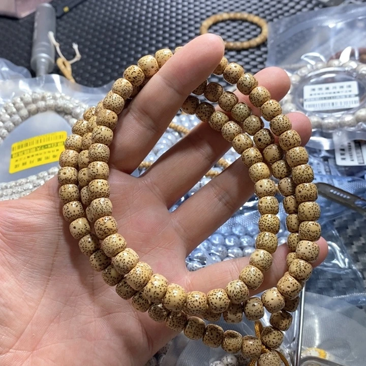 星月菩提吊坠鸡油黄9×8左右 脖挂