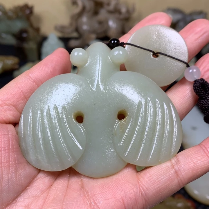 和田玉未镶嵌把件