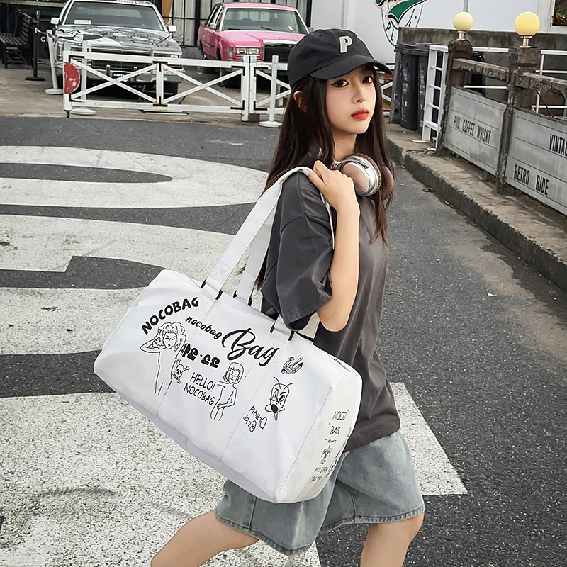 黑白涂鸦皮革旅行包2025新款大容量手提包街头潮牌收纳包男女