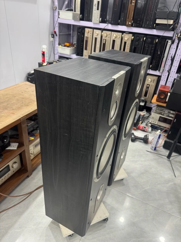 12寸落地音箱，运费自理，不支持无理由退货