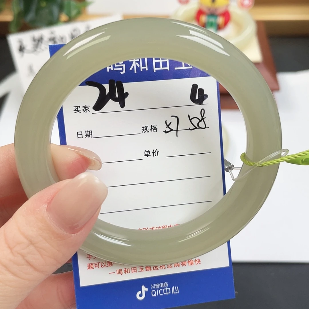 和田玉未镶嵌手镯