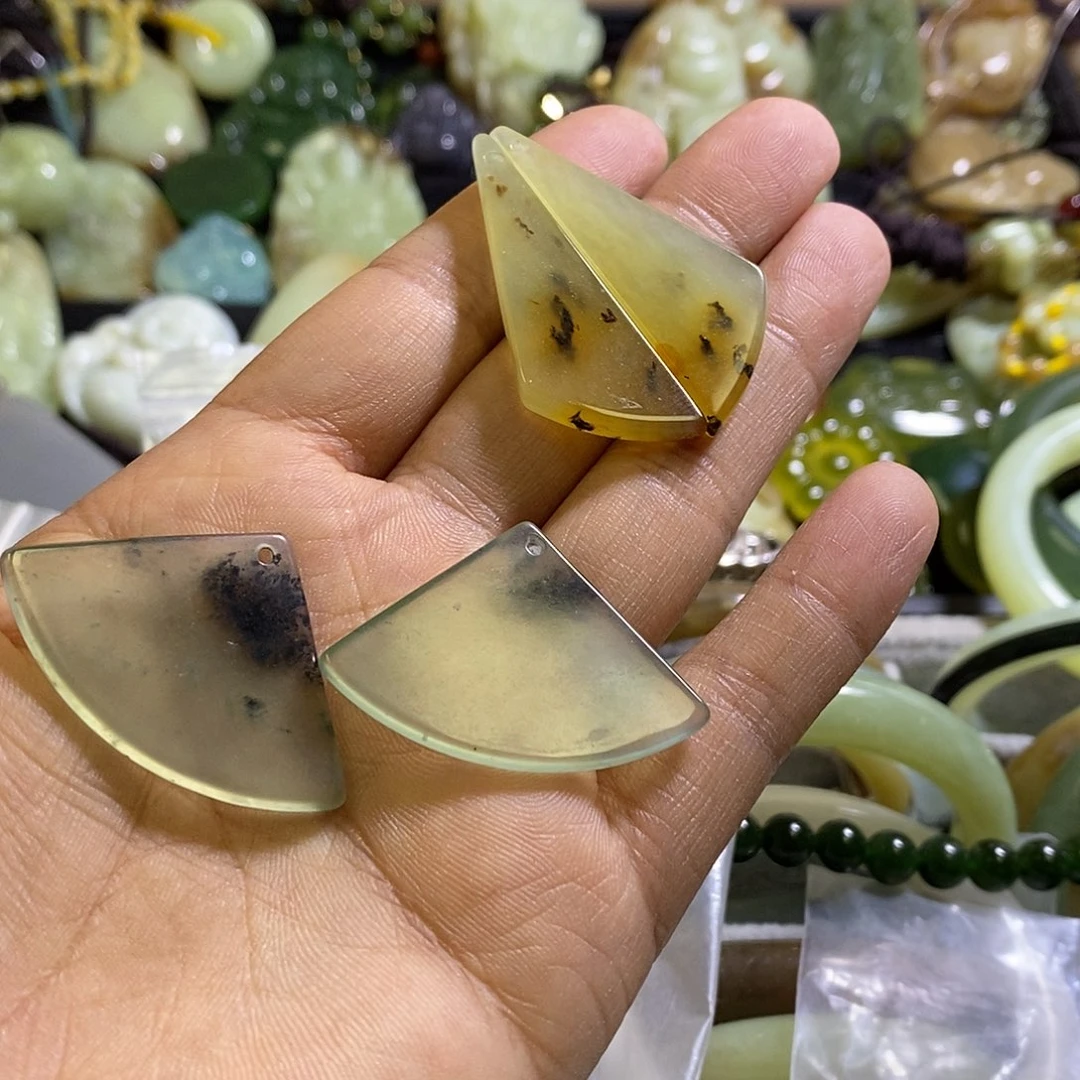 岫玉未镶嵌手镯两对耳环