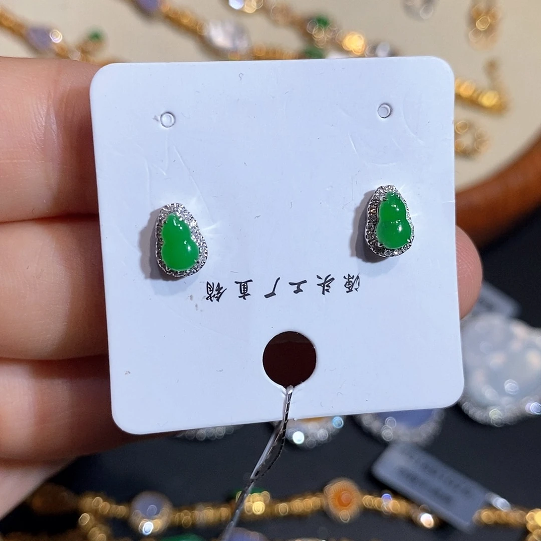 18K金镶嵌翡翠耳饰