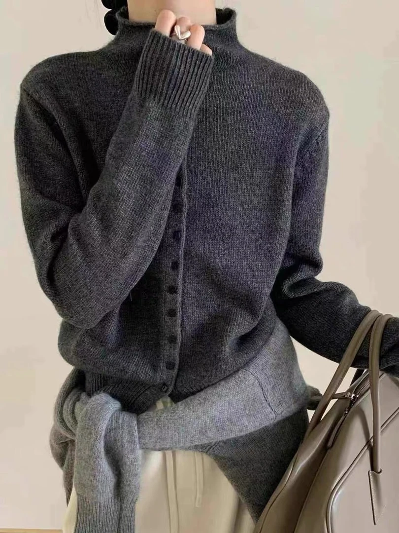 /亮丝海贝扣/纯色软糯半高领一排扣针织开衫 衣长55 胸围48 93799