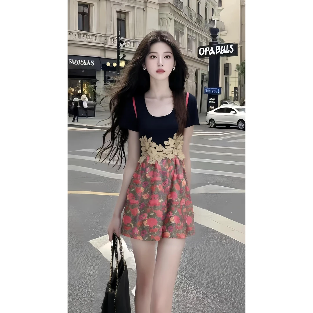 小众印花性感蕾丝拼接辣妹气质连衣裙氛围感显瘦新款夏季纯欲气质