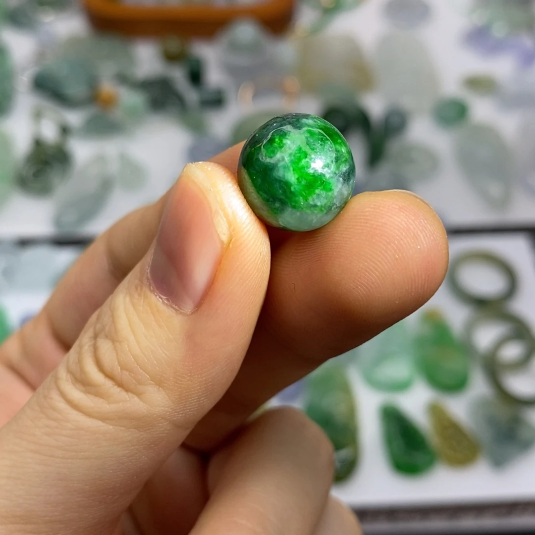 翡翠未镶嵌颈饰珠子