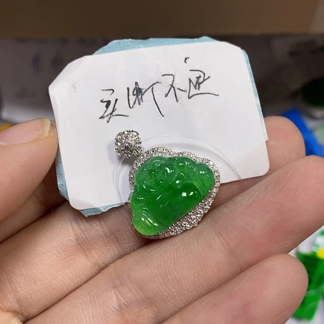 【闪购商品】颈饰18K金镶嵌翡翠l****乐吊坠