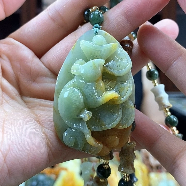 蛇纹石玉未镶嵌颈饰