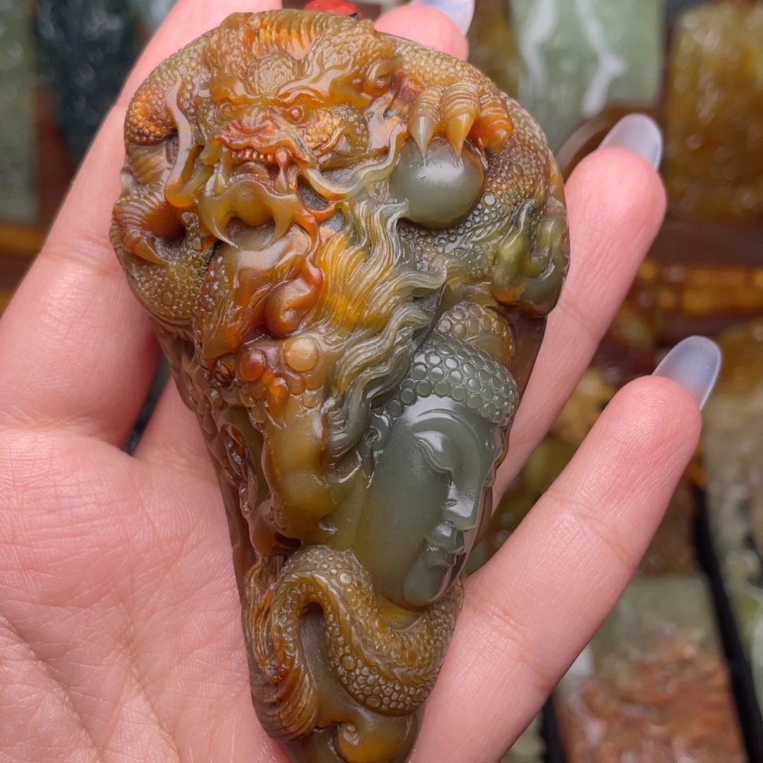 自***.蛇纹石玉未镶嵌颈饰