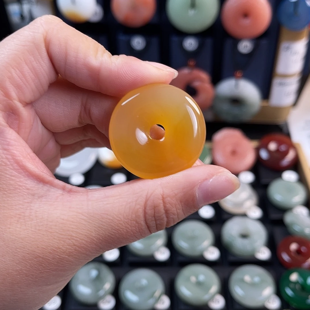 颈饰未镶嵌石英质玉专****砂