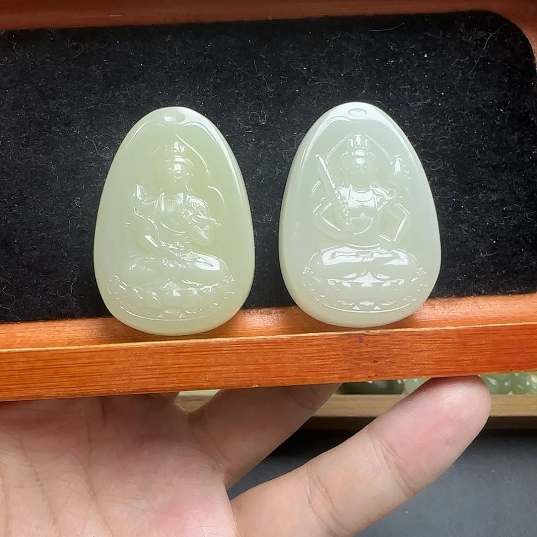 拔***菜和田玉未镶嵌颈饰