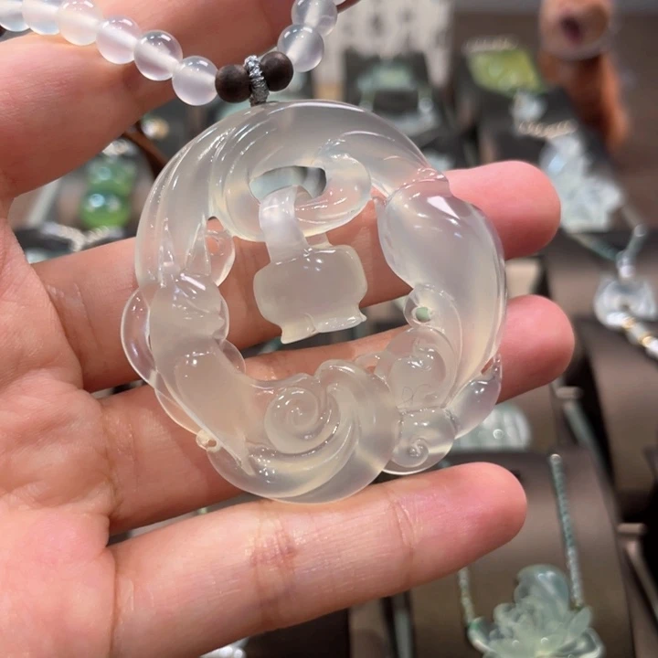 蛇纹石玉未镶嵌颈饰
