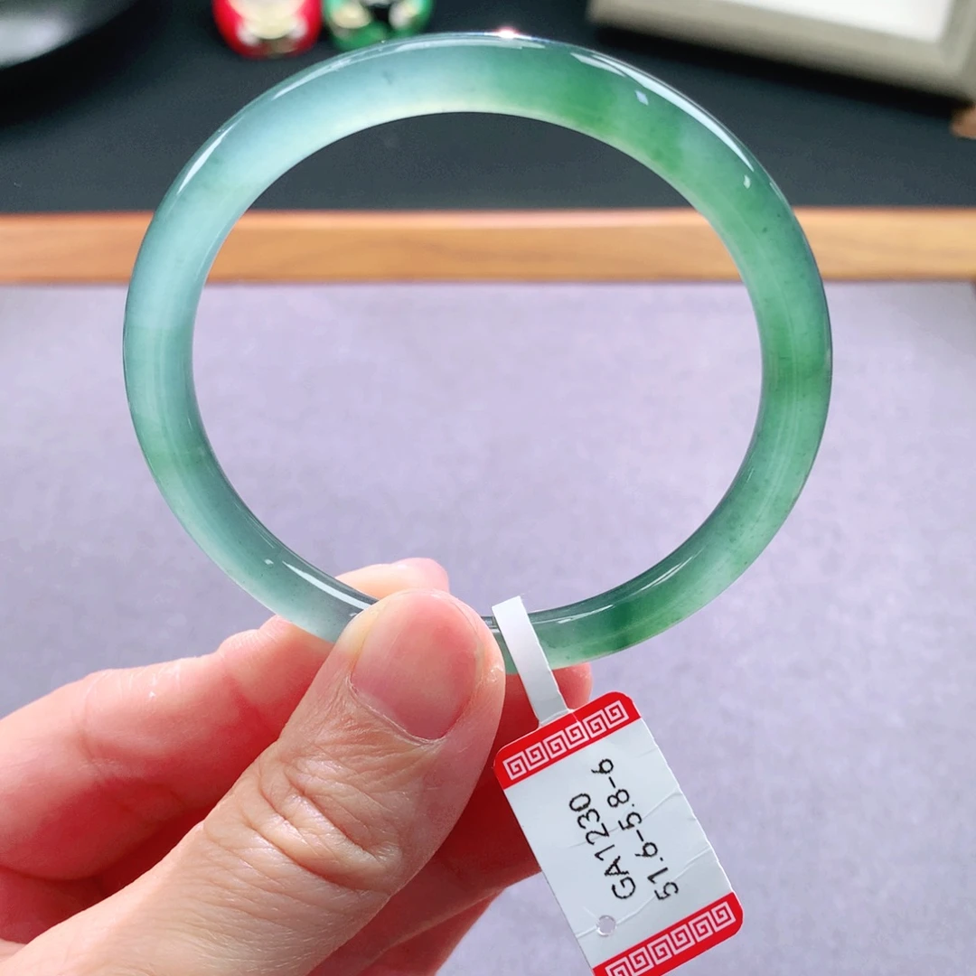 翡翠手镯未镶嵌天然翡翠手镯