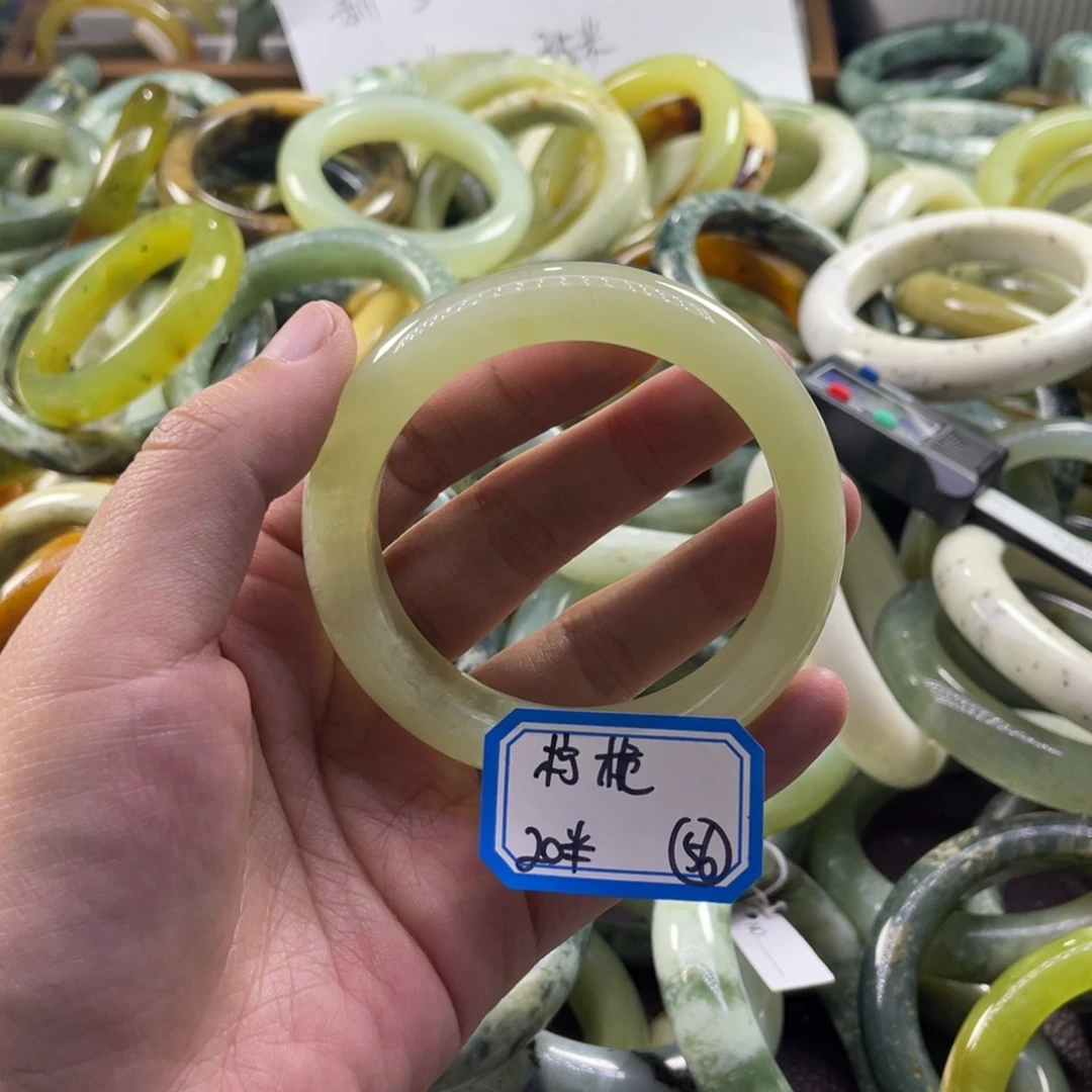 柠***栀蛇纹石玉未镶嵌手镯