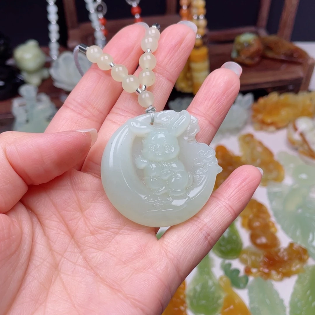 蛇纹石玉未镶嵌颈饰