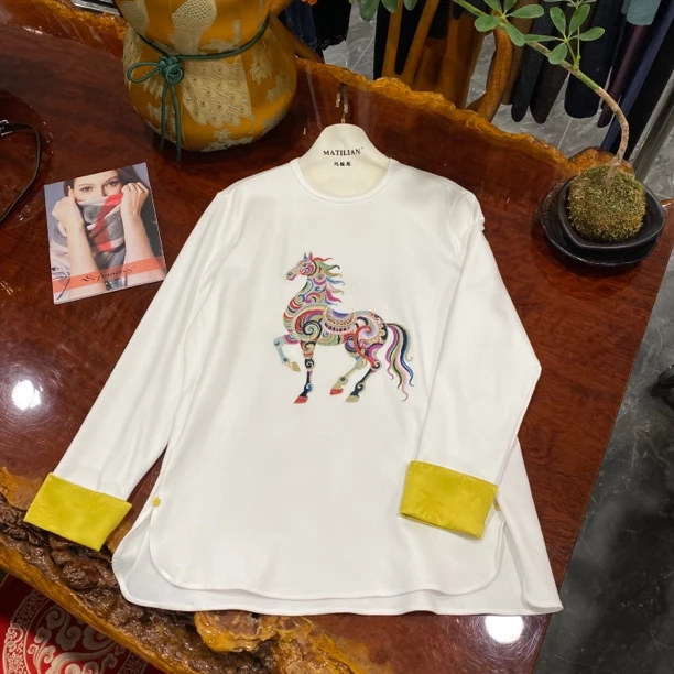 中式彩色立体唐马刺绣撞色袖口宽松柔软T恤打底衫