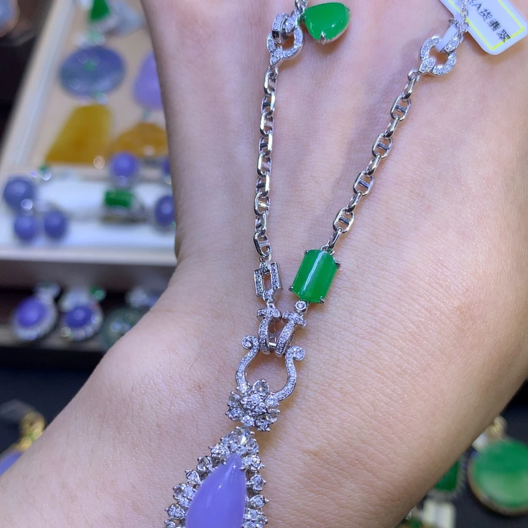 翡翠18K金镶嵌颈饰翡翠