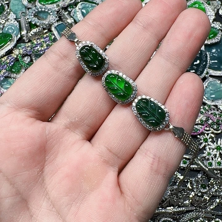 翡翠颈饰未镶嵌天然A货翡翠放漏