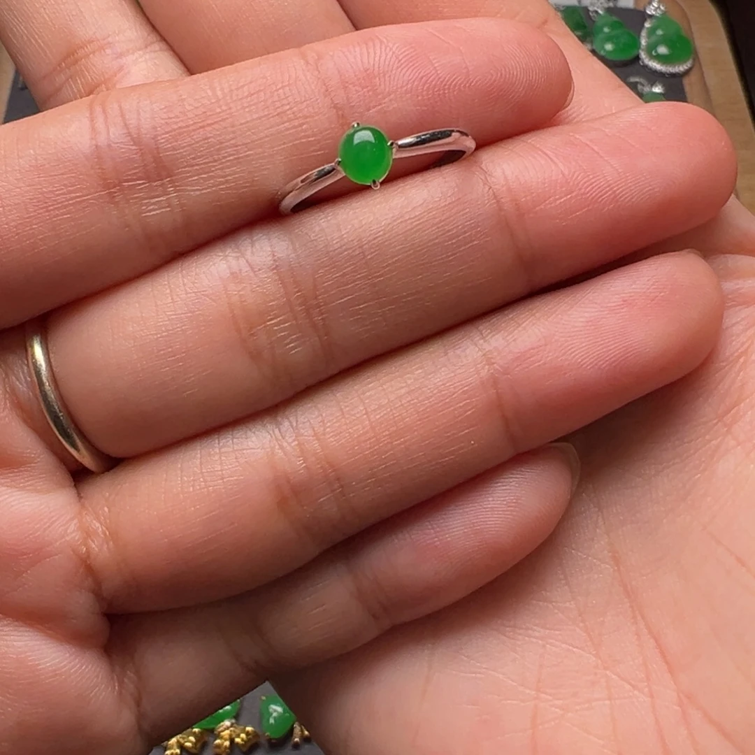 翡翠18K金镶嵌戒指翡翠