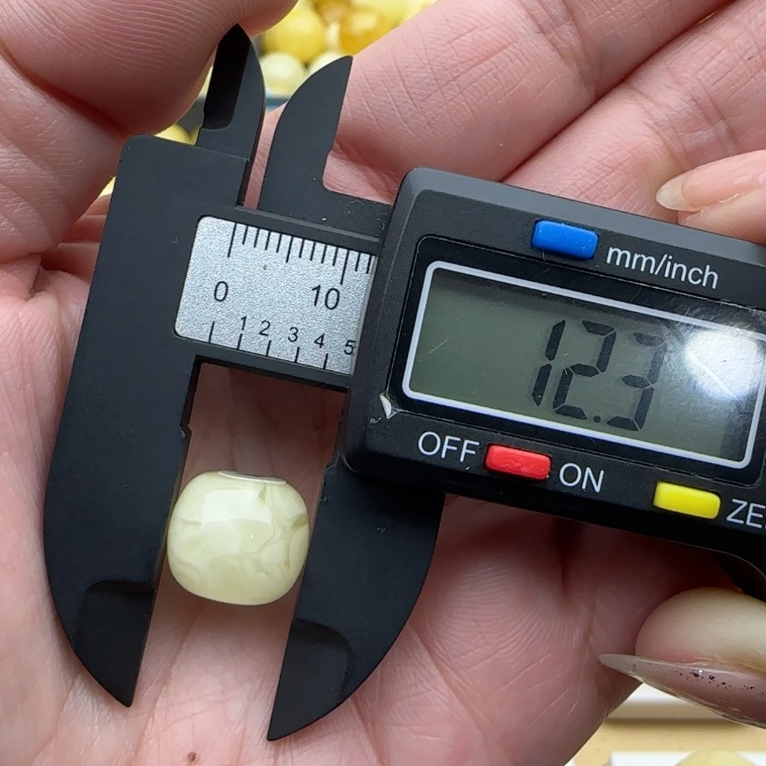 ****呵蜜蜡未镶嵌裸石白花老型