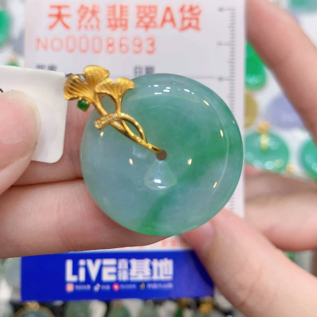 颈饰18K金镶嵌翡翠扣
