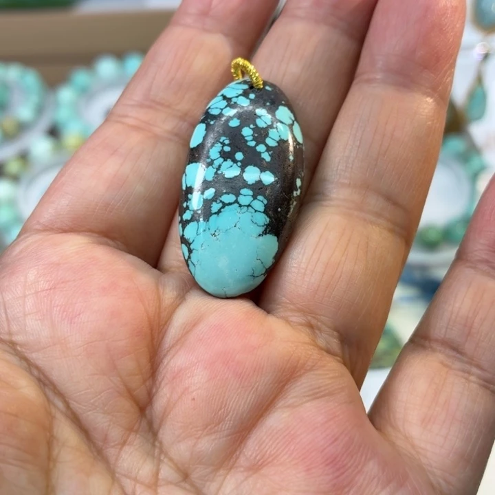 绿松石未镶嵌颈饰