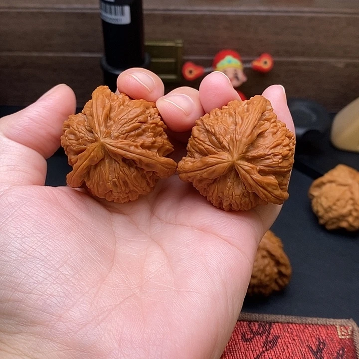 众***粉把件文玩核桃白奔