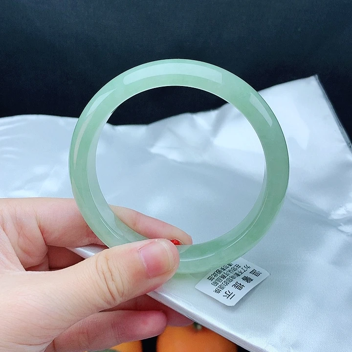 翡翠手镯未镶嵌57圈