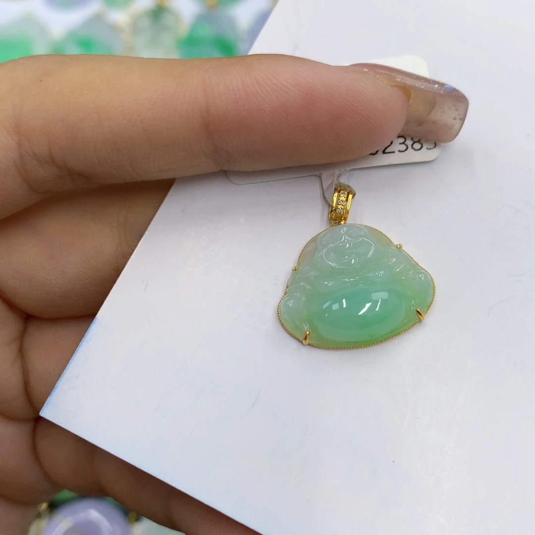 翡翠18K金镶嵌颈饰翡翠