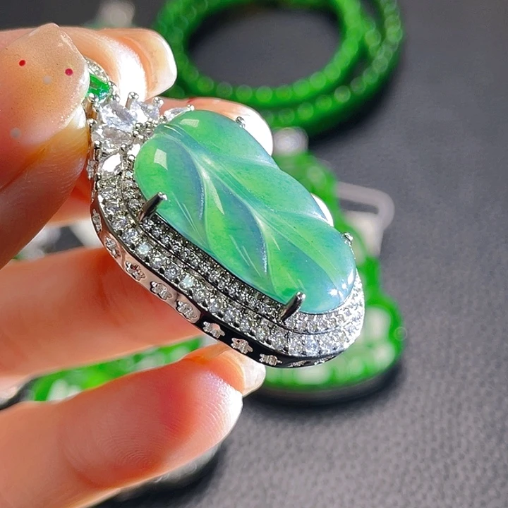 翡翠颈饰未镶嵌53，