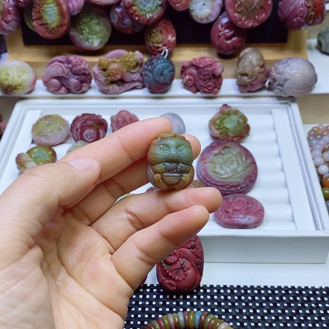 玛瑙/玉髓盐源玛瑙吊坠未镶嵌