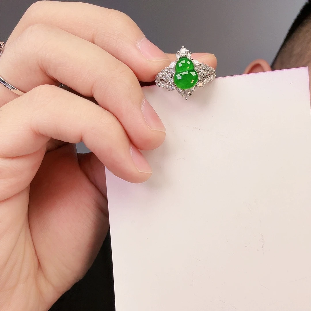 翡翠颈饰未镶嵌一件