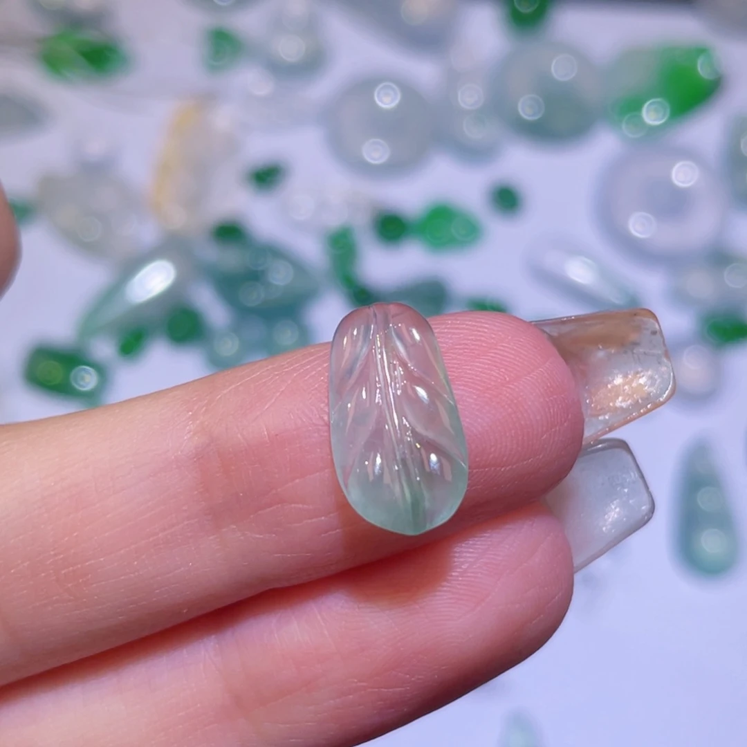 翡翠未镶嵌颈饰裸石