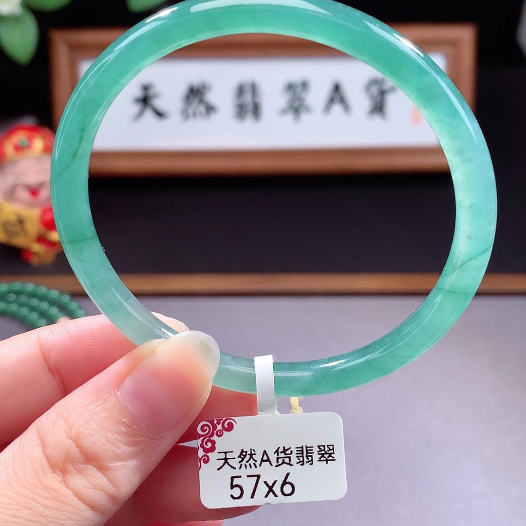 未镶嵌手镯（圆镯）翡翠