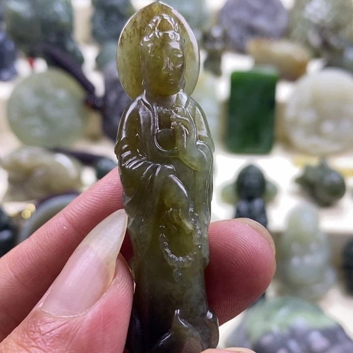 慧***姐和田玉未镶嵌颈饰