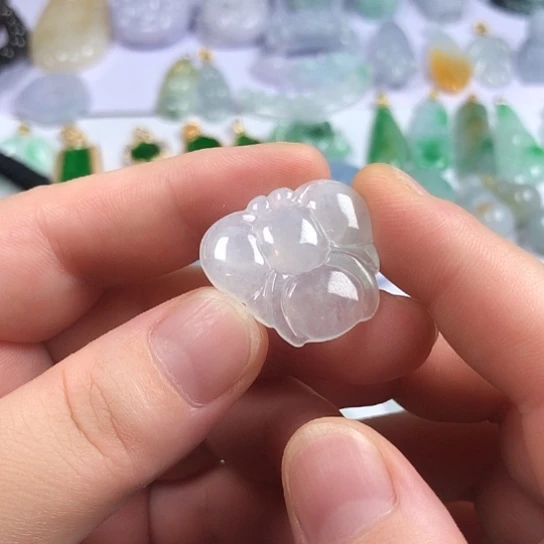 颈饰未镶嵌翡翠蝴蝶