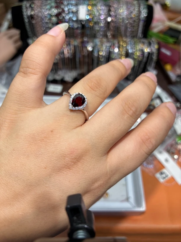 天然宝石石榴石戒指S925银红色显白精致设计感十足的彰显独特品味