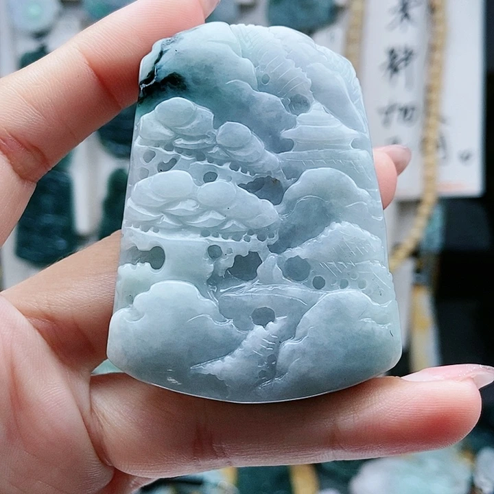 颈饰足铂镶嵌翡翠翡翠