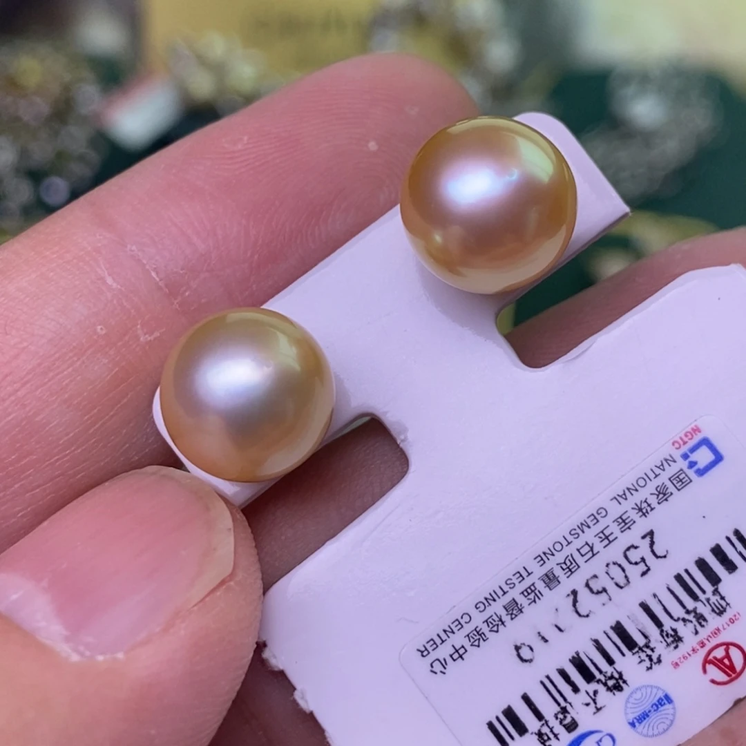18K金镶嵌海水珍珠耳饰