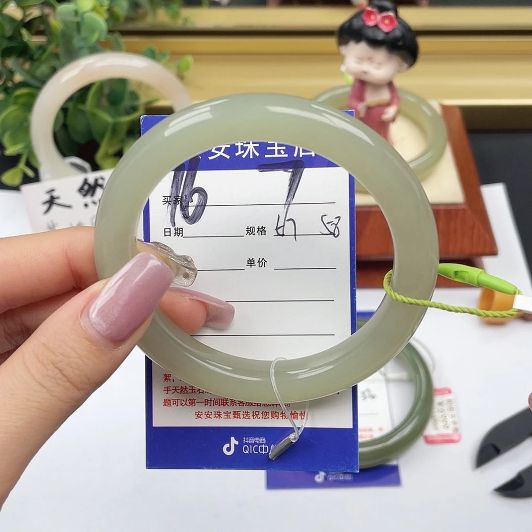 和田玉未镶嵌手镯